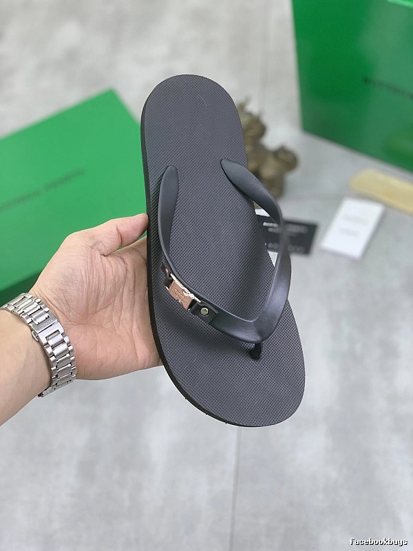 BOTTEGA VENETA Minimalist Style Black Flip-Flops