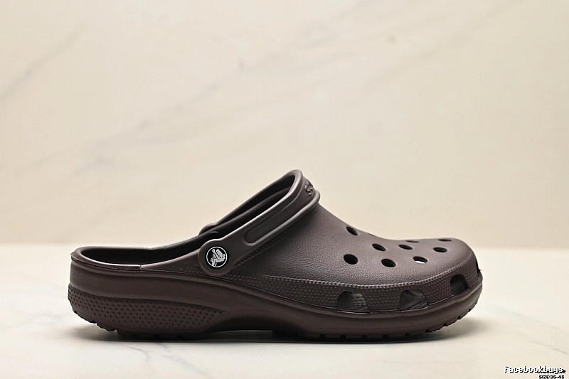 Crocs Classic Clog in Dark Brown