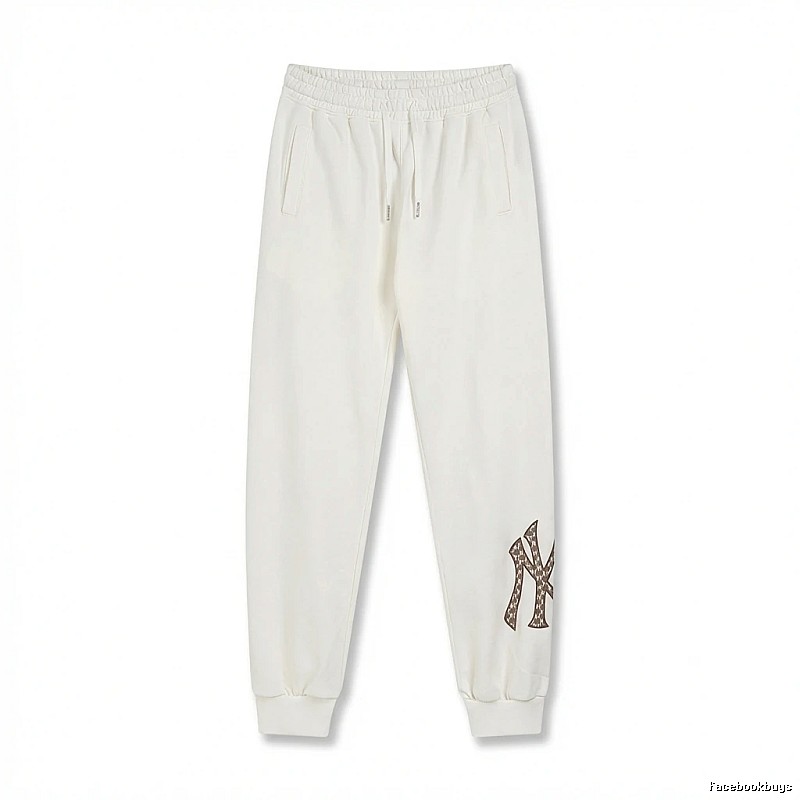 Fashionable white sweatpants of the MLB New York Yankees
