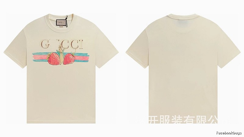 Gucci Vintage Off-white T-shirt with Strawberry Rabbit Print