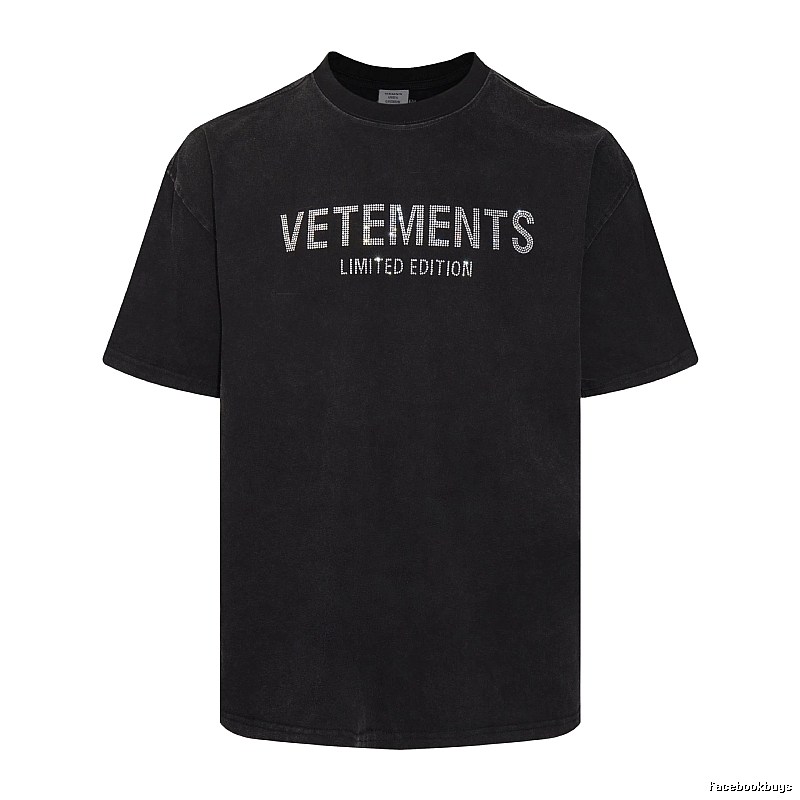 Logo Detail Statement graphic T-shirt Black Colorful Lucky with Relaxed Feel