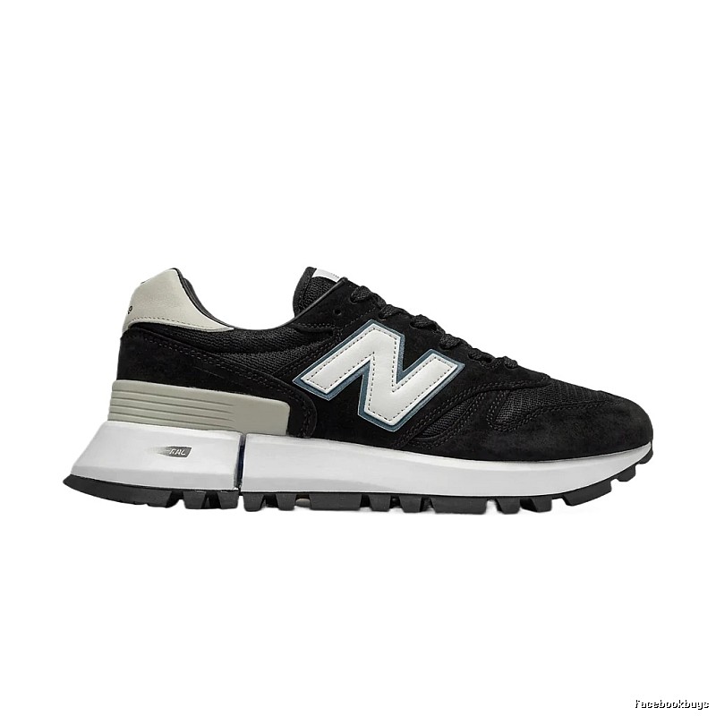 New Balance retro - style black shoes