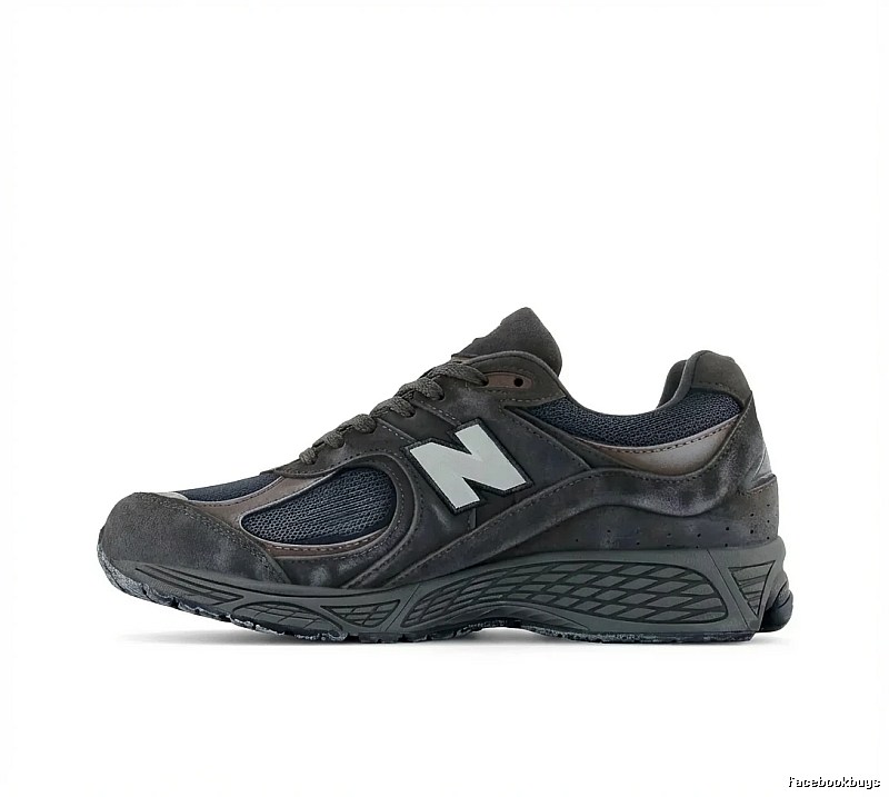 New Balance retro-style dark gray running shoes