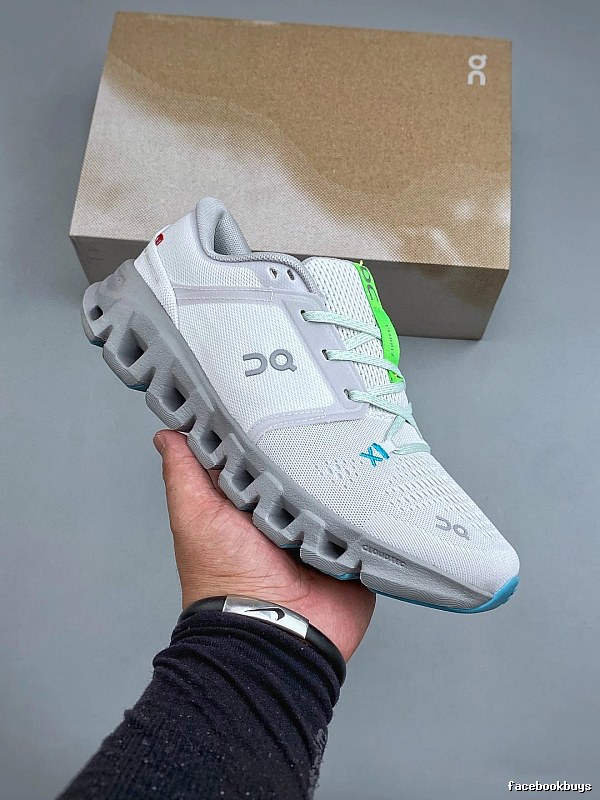 On Cloud Runners, Close Heel Wrap in White and Aqua