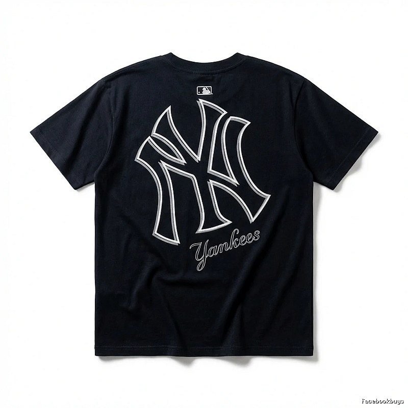 Simple-style black T-shirt of the MLB Yankees