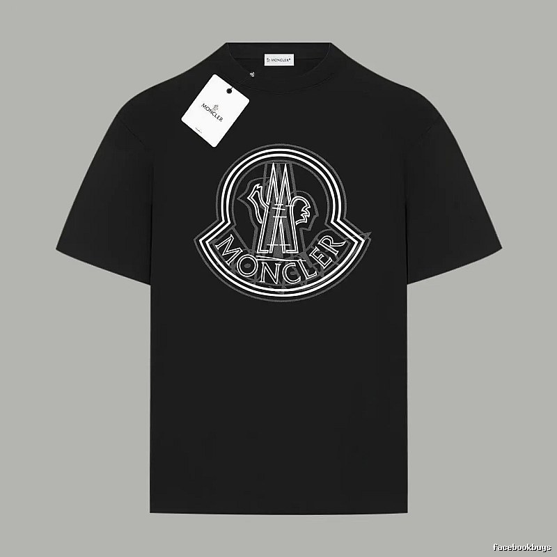The classic black T-shirt of Moncler.