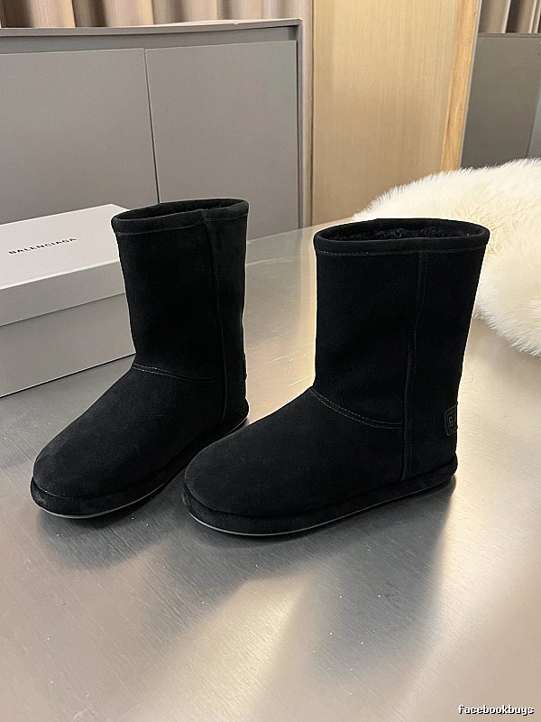 UGG Classic Boot with Black Suede Mid-calf Boot for Streetwear Looks